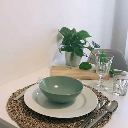 Apartment 20 Min From Downtown Train