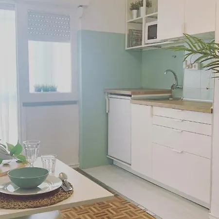 20 Min From Downtown Train