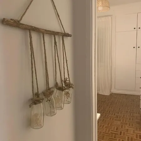 20 Min From Downtown Train Apartment