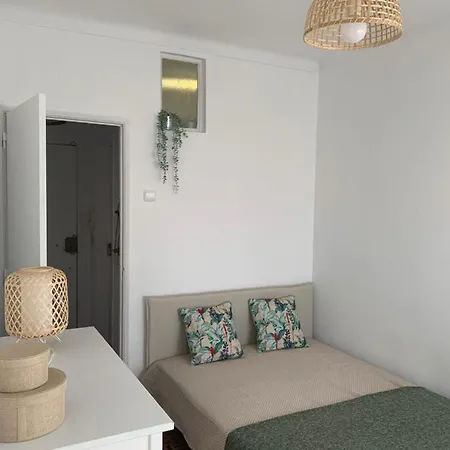 Апартаменты 20 Min From Downtown Train *